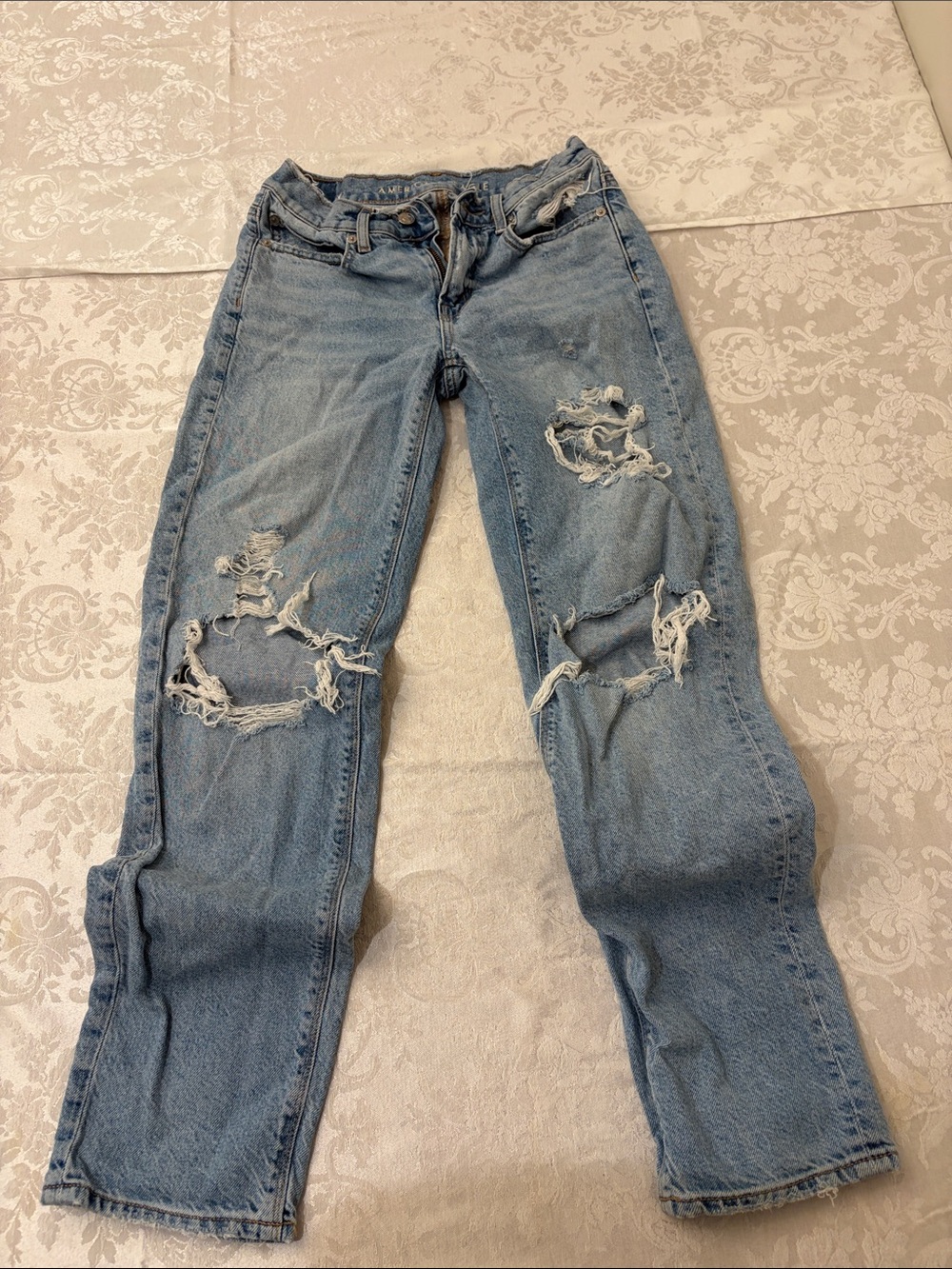 American Eagle Light Blue Distressed Women's Jeans